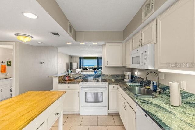 COURAGEOUS THE CONDO - Residential Lease