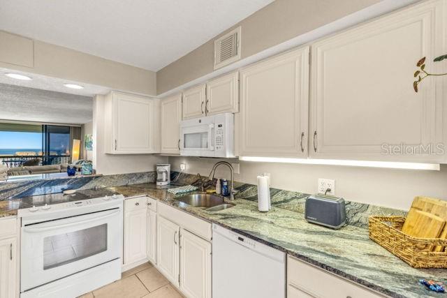 COURAGEOUS THE CONDO - Residential Lease