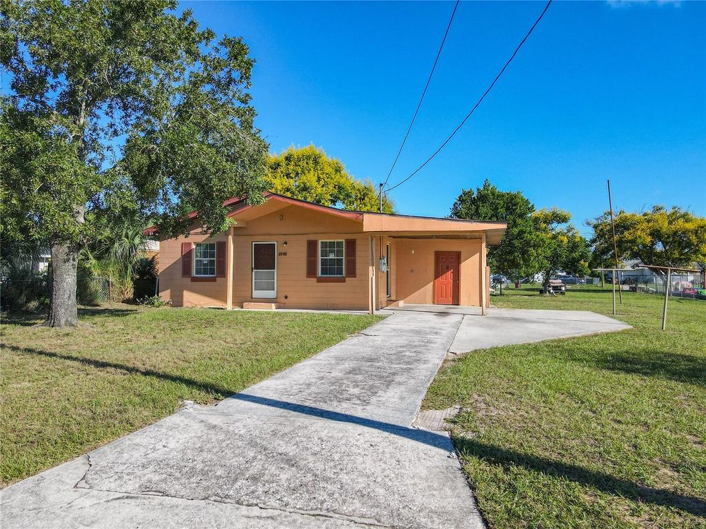 Photo of 1061 Hiawatha Avenue, Lake Wales, FL 33853 (MLS # P4936421)