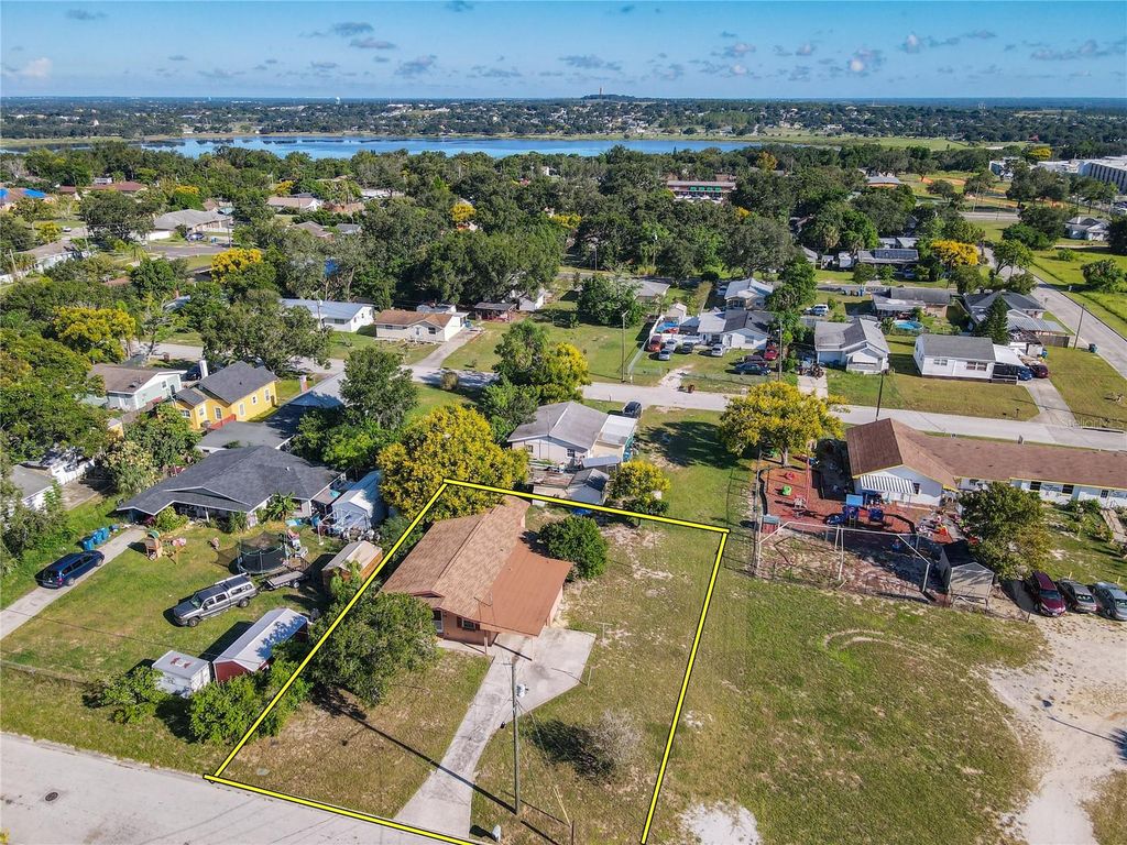 Photo of 1061 Hiawatha Avenue, Lake Wales, FL 33853 (MLS # P4936421)