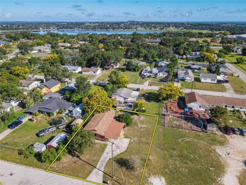 Photo of 1061 Hiawatha Avenue, Lake Wales, FL 33853 (MLS # P4936421)
