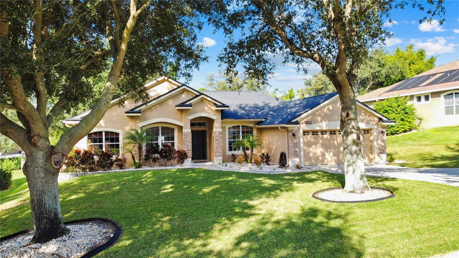 13422 VIA ROMA CIRCLE
