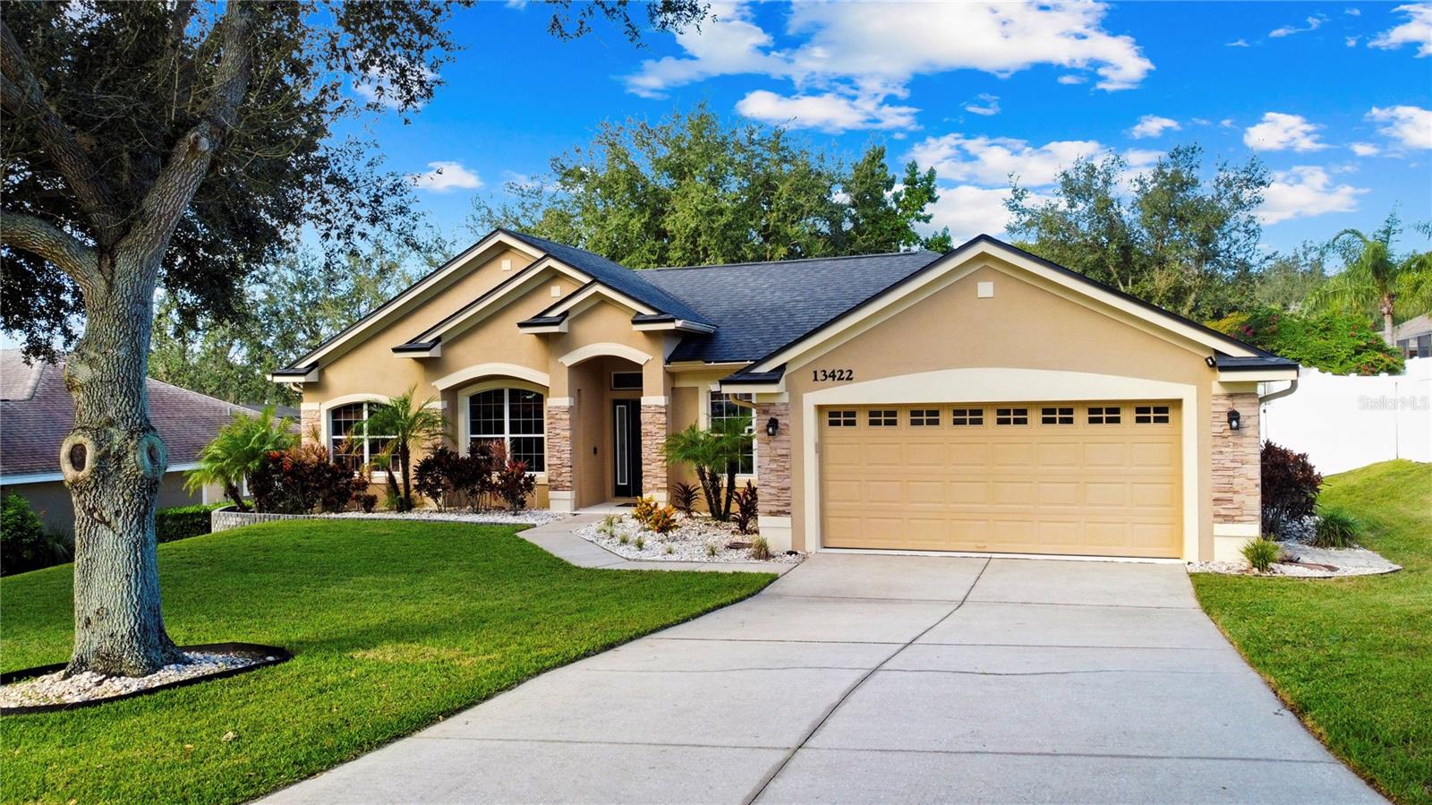 13422 VIA ROMA CIRCLE