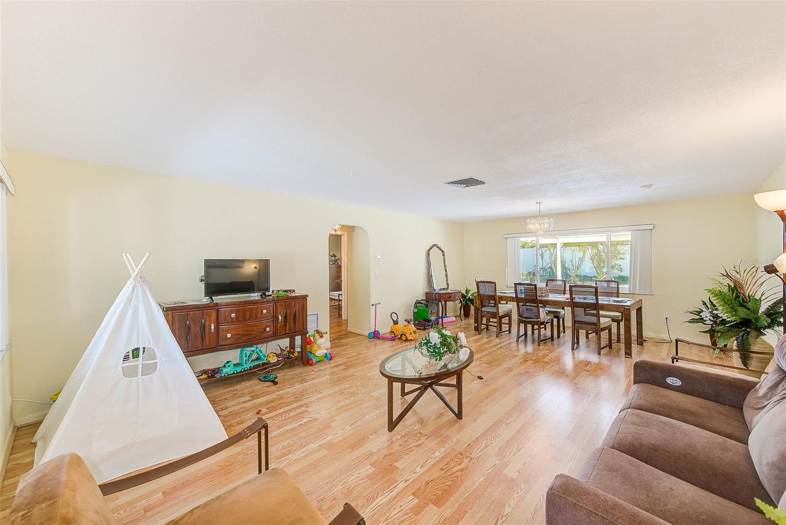 1831 KAY DRIVE