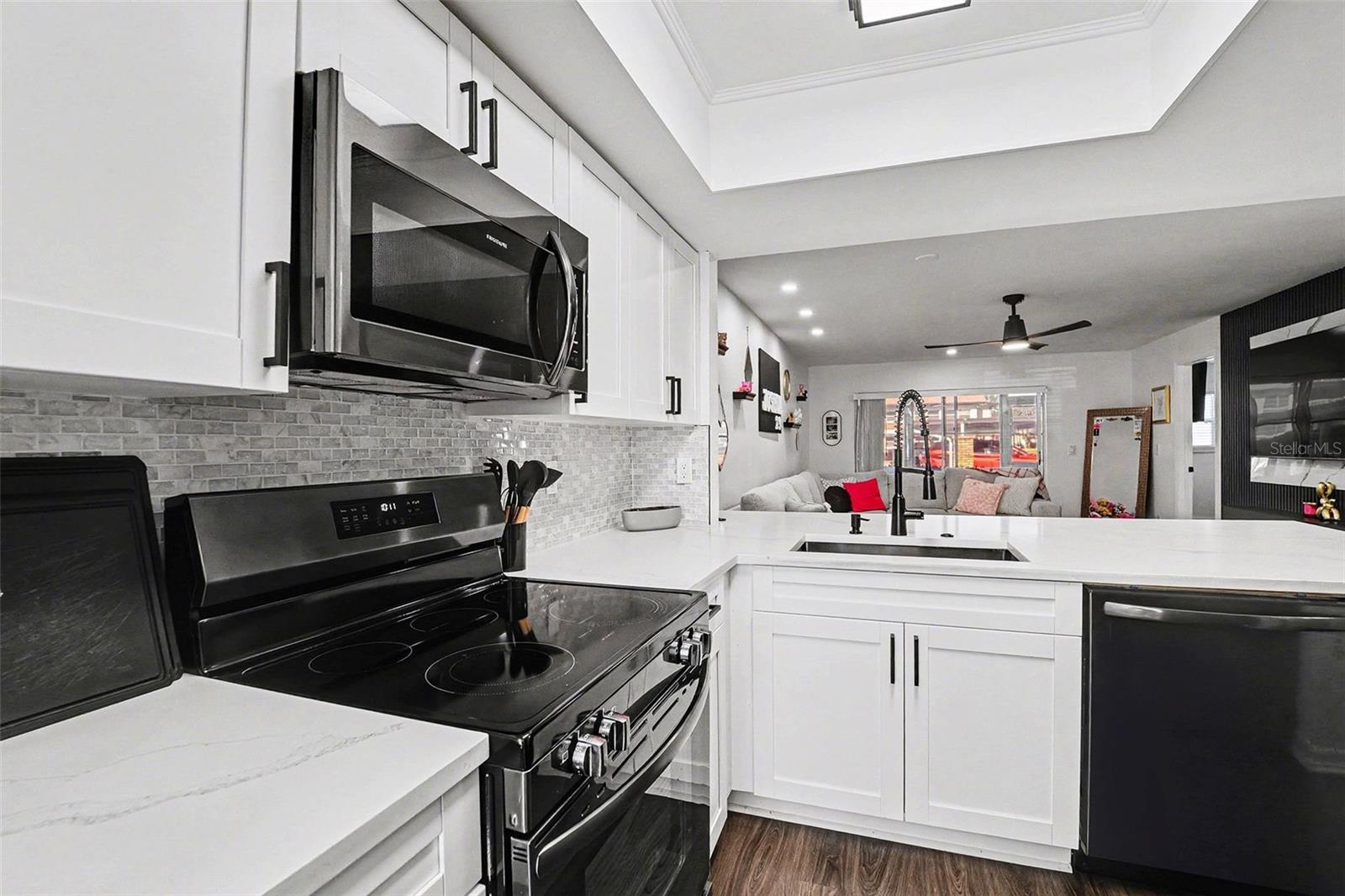 WINDWARD COVE CONDO - Residential