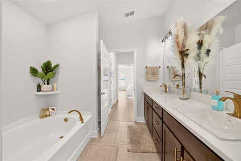 Tiny photo for 4342 NE 31st Street, Ocala, FL 34470 (MLS # OM730808)
