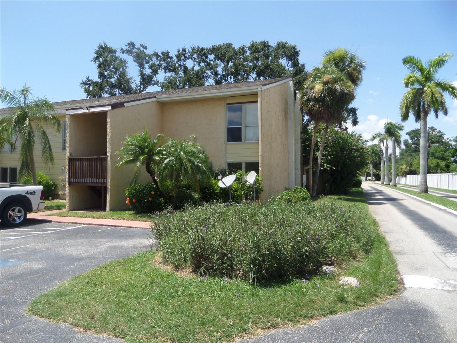 WELLCOME TO THE DESIRE SIEENA CONDO. IT IS LOCATED AT ONLY 10 MINUTS FROM THE FAMOUS SIESTA KEY BEACH AND CLOSE TO RESTAURANTS AND DOWN TOWN. THIS IS A VERY NICE ONE BEDROOM APARTMENT AND A BATH WITH NOT AGE RESTRICTIONS PLUS NOT PRIOR YEARS OF OWNERSHIP RESTRICCTION FOR RENTAL. PLEASE FEEL FREE TO CALL TO SCHEDULE A SHOWING.