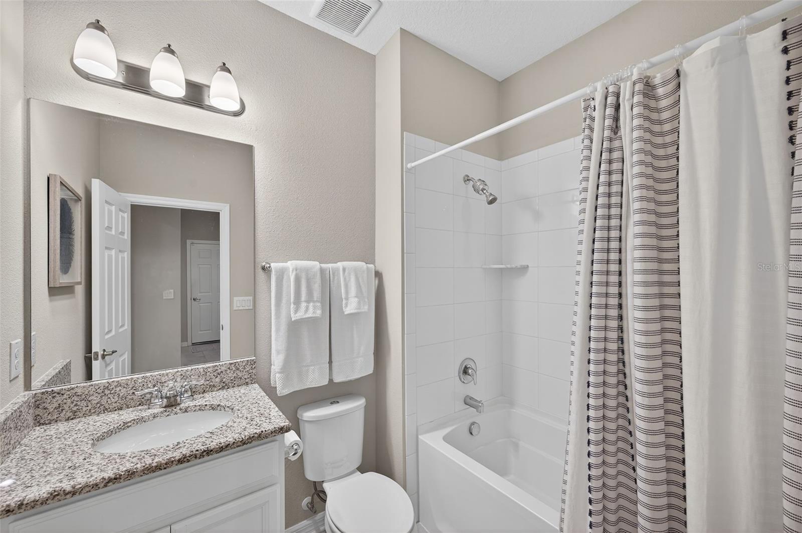 COUNTRY WALK INCREMENT C PH 01 - Residential Lease