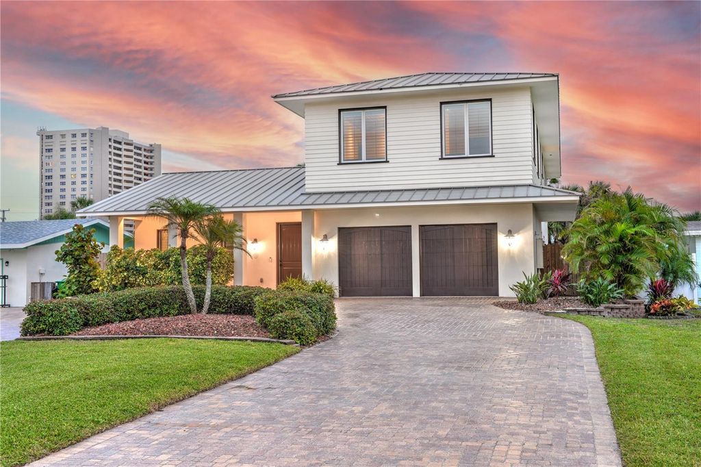 Photo of 108 Broad Avenue, Daytona Beach, FL 32118 (MLS # O6362928)