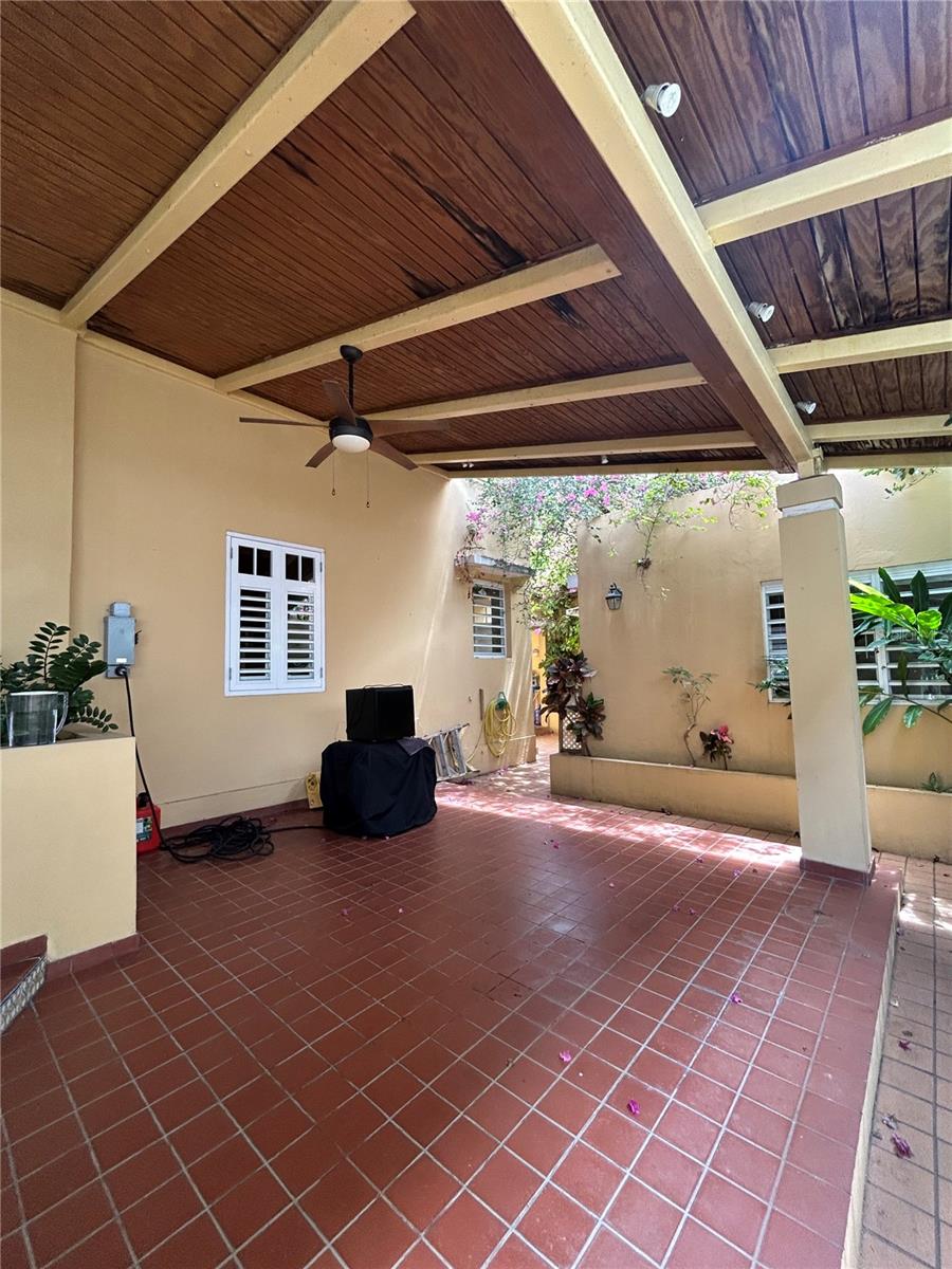 CALLE MIRSONIA - Residential