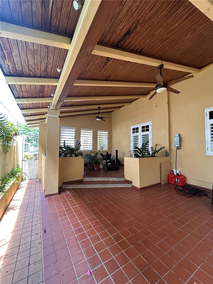 CALLE MIRSONIA - Residential
