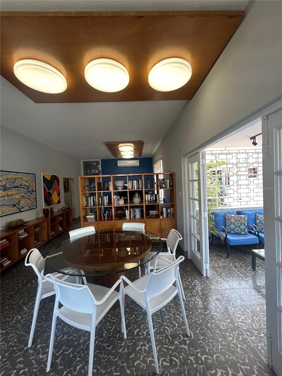 CALLE MIRSONIA - Residential