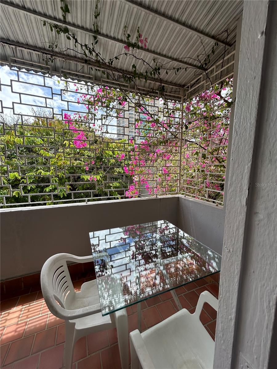 CALLE MIRSONIA - Residential