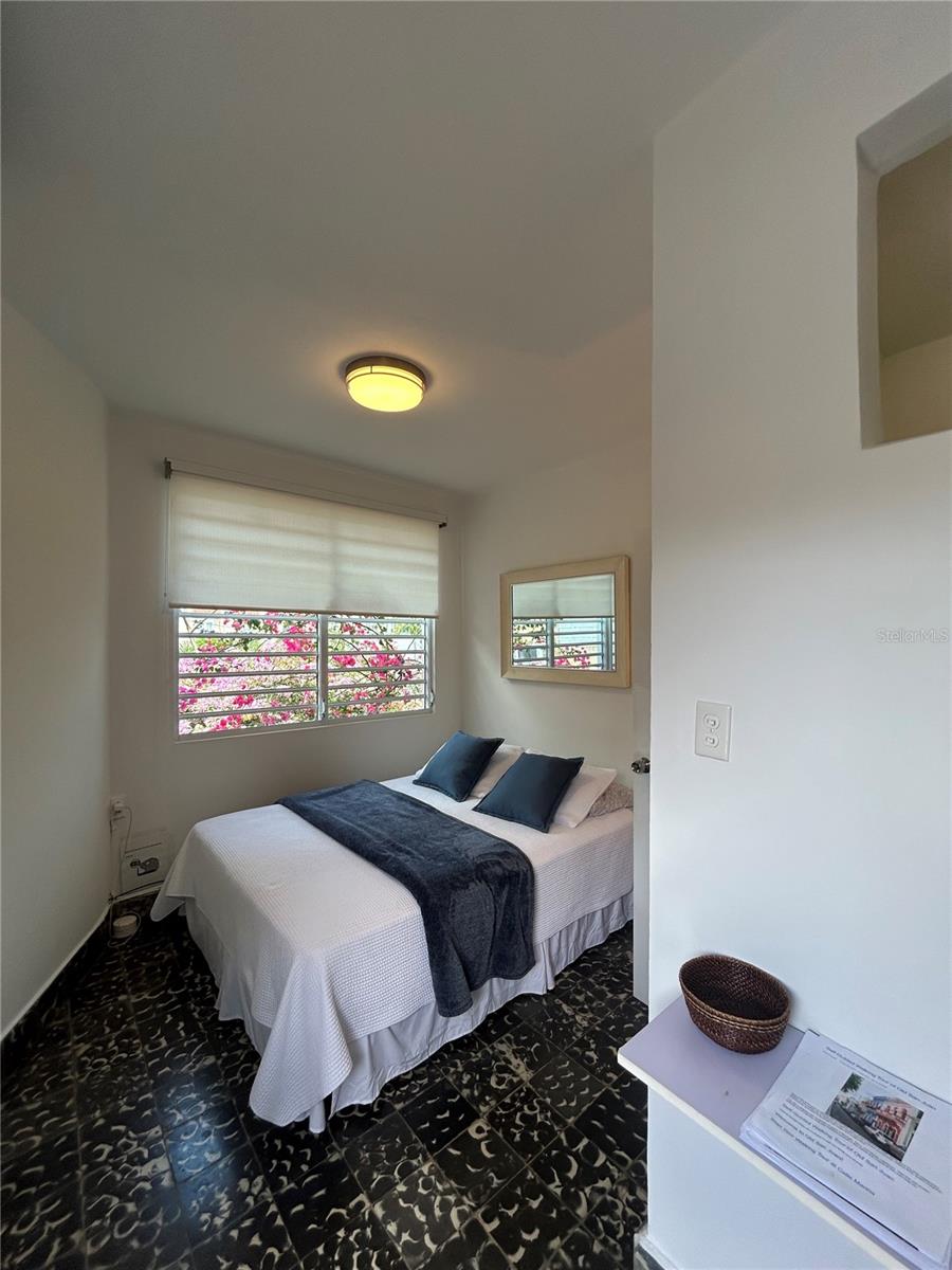 CALLE MIRSONIA - Residential