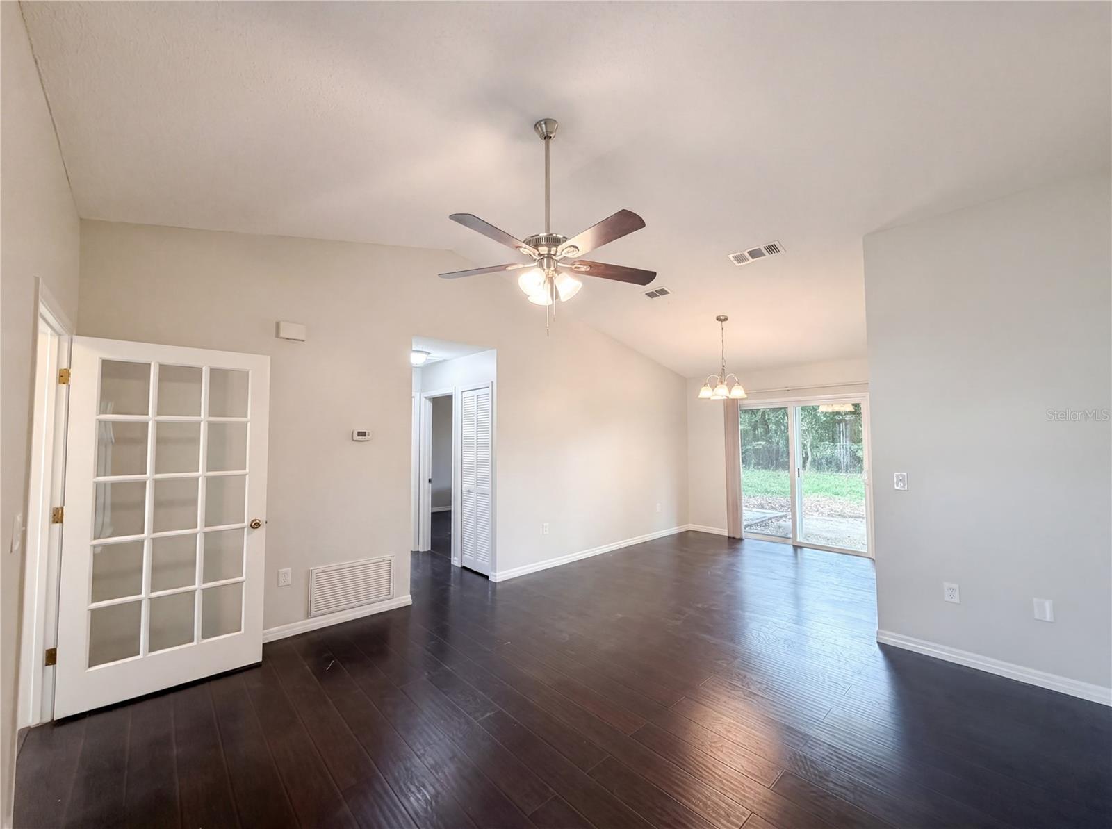 SHADY GROVE - Residential