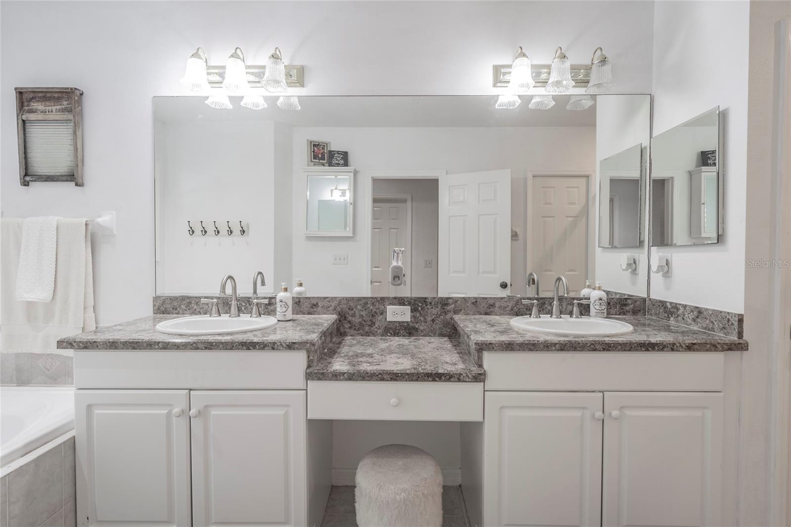 BAYSHORE TRAILS TWNHMS - Residential Lease