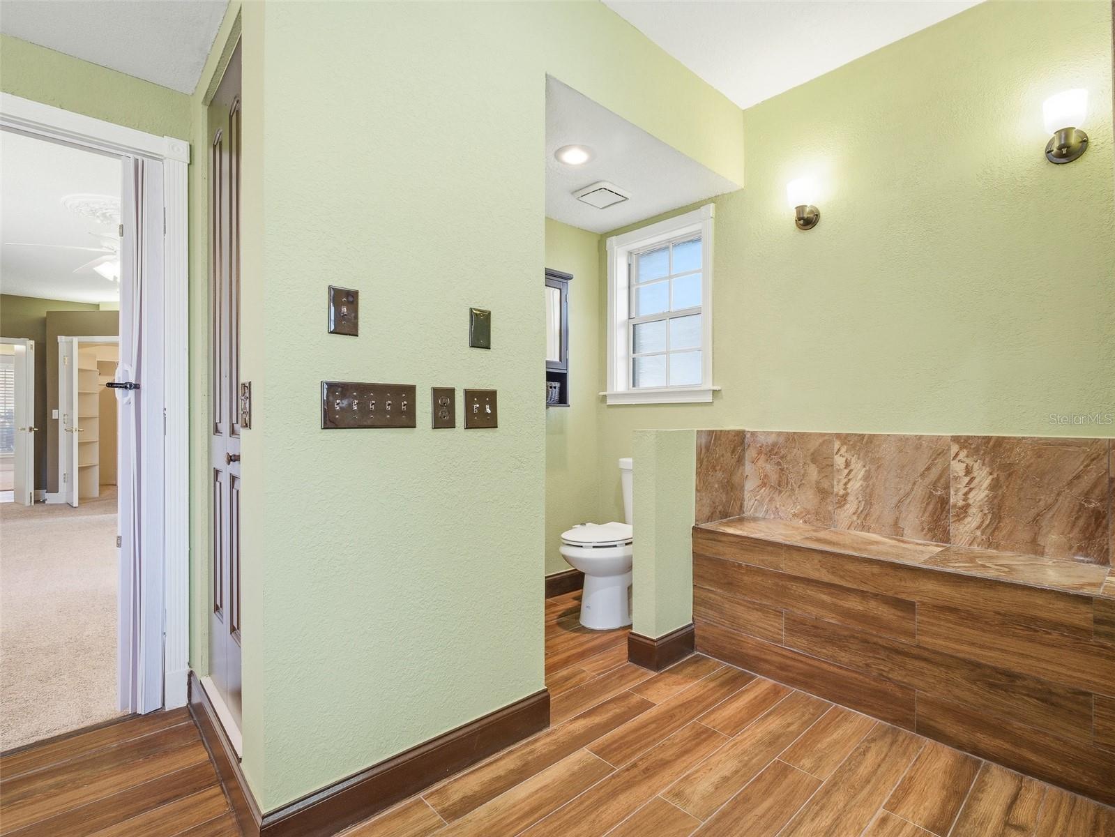 ERROL ESTATE - Residential