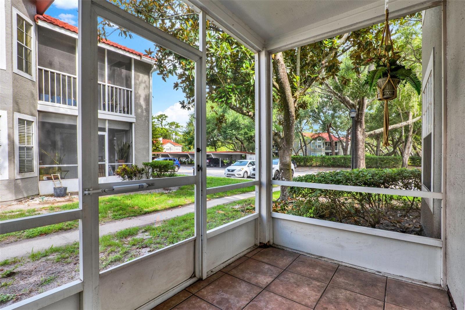 HUNTERS CHASE CONDO PH 1 - Residential