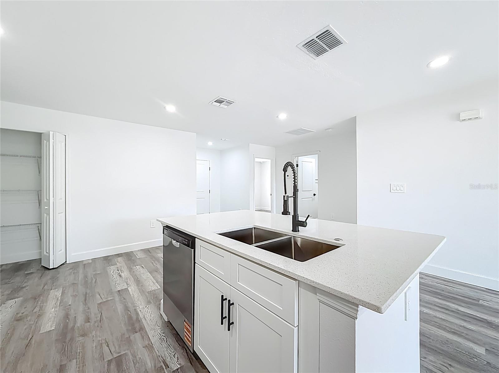 SILVER SPGS SHORES UN 25 - Residential