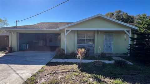 A home in WINTER HAVEN