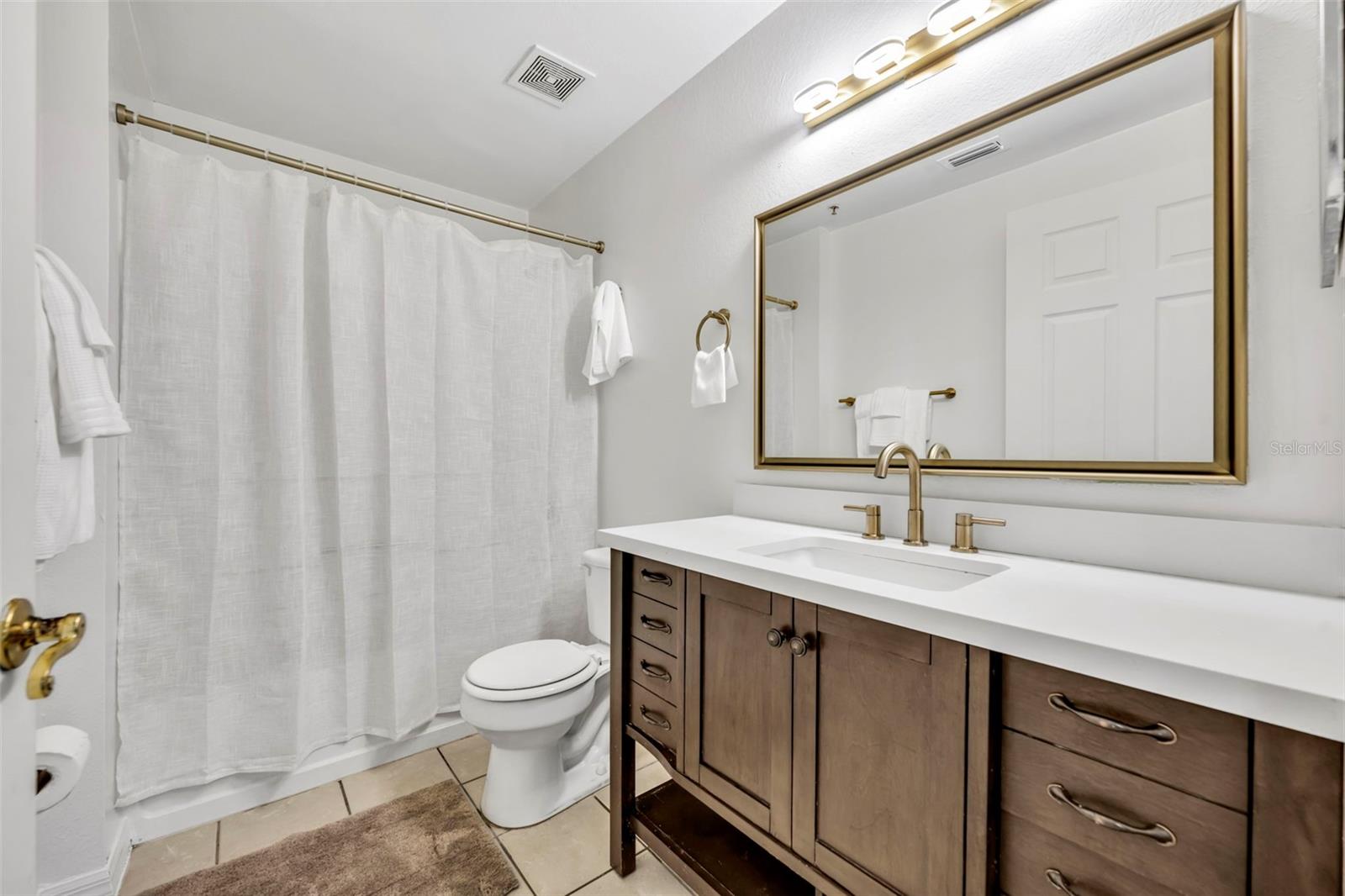 HUNTERS POINTE AT HUNTERS RESERVE A CONDO - Residential