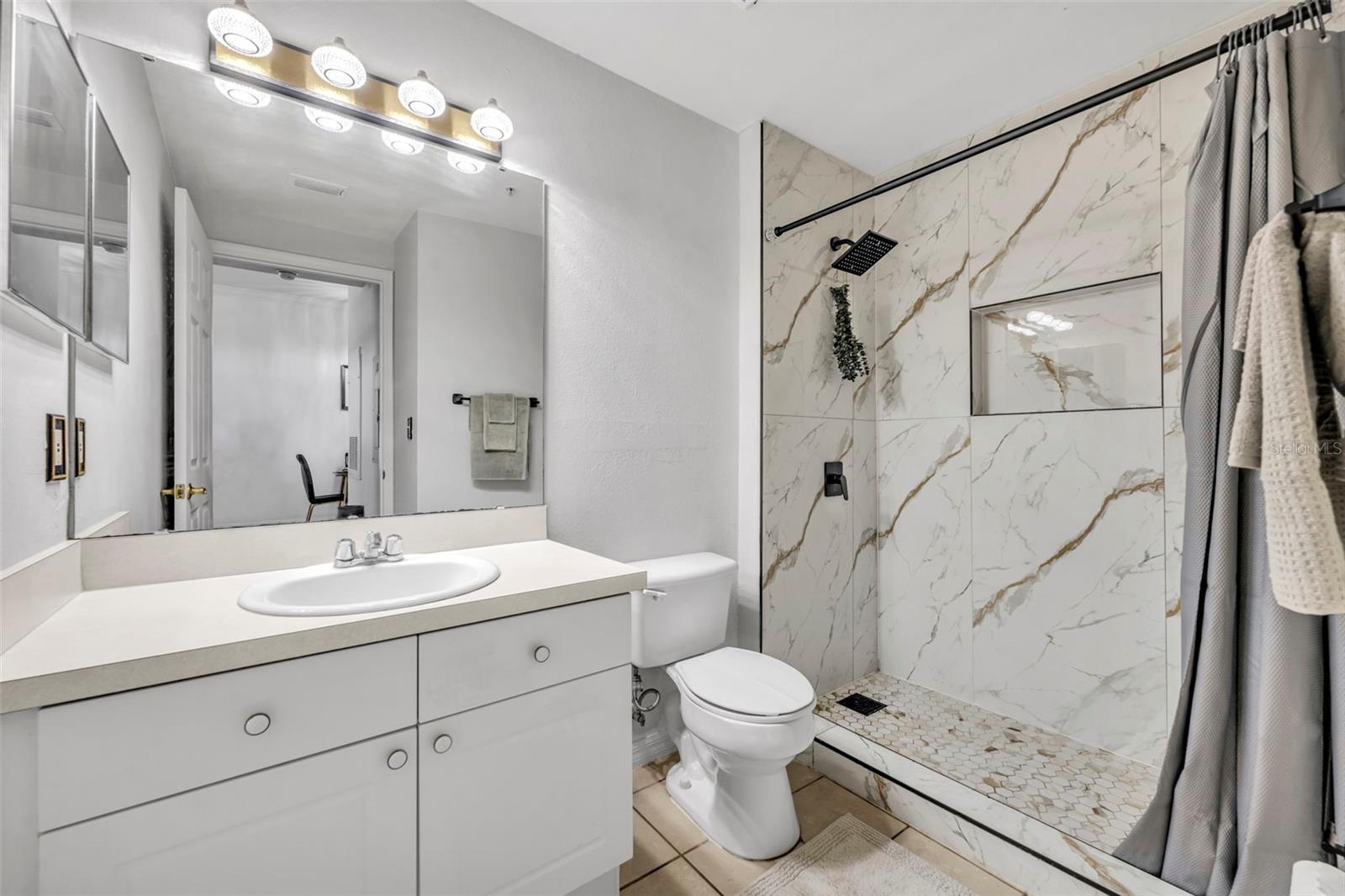 HUNTERS POINTE AT HUNTERS RESERVE A CONDO - Residential