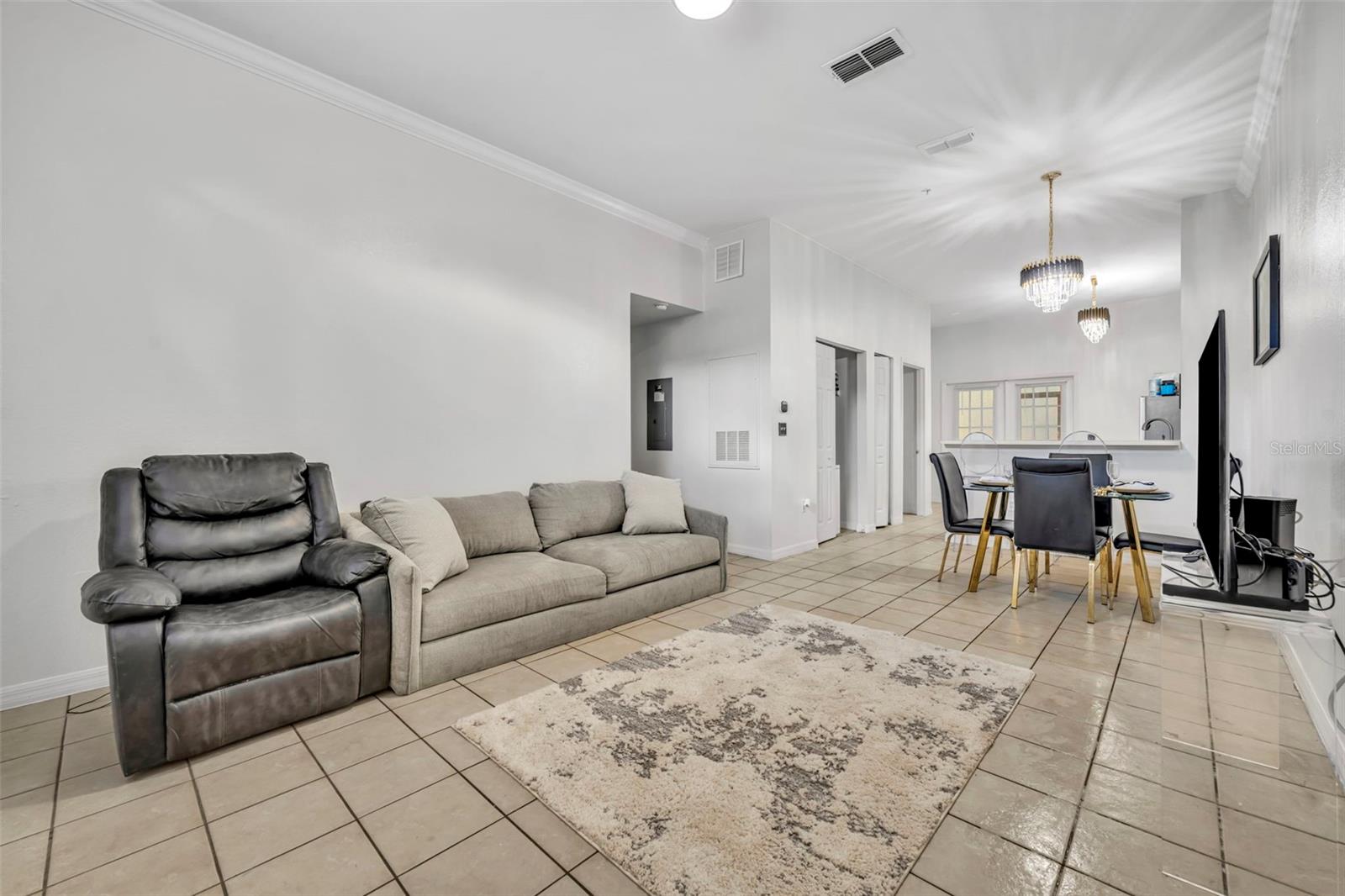 HUNTERS POINTE AT HUNTERS RESERVE A CONDO - Residential