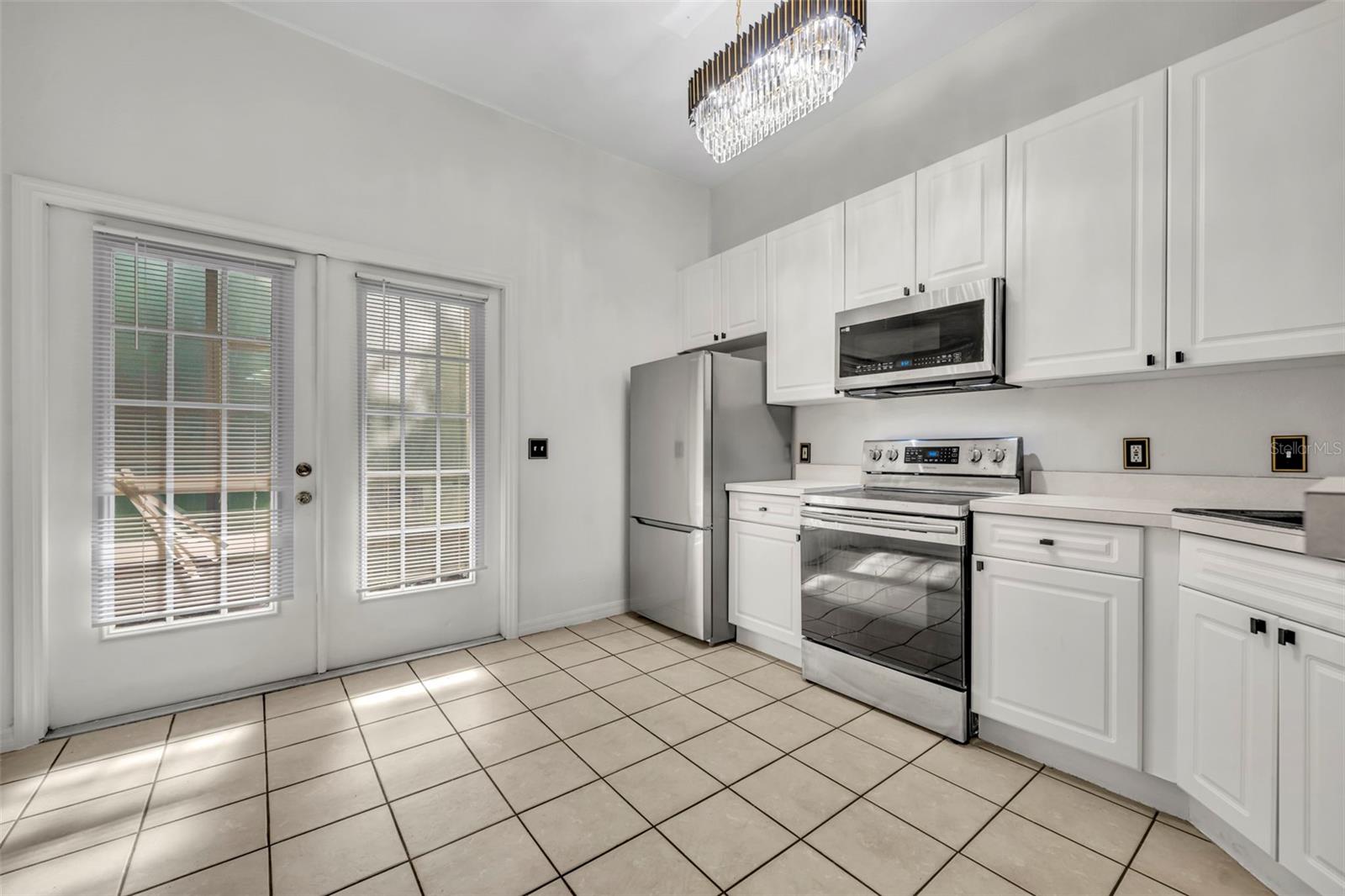 HUNTERS POINTE AT HUNTERS RESERVE A CONDO - Residential