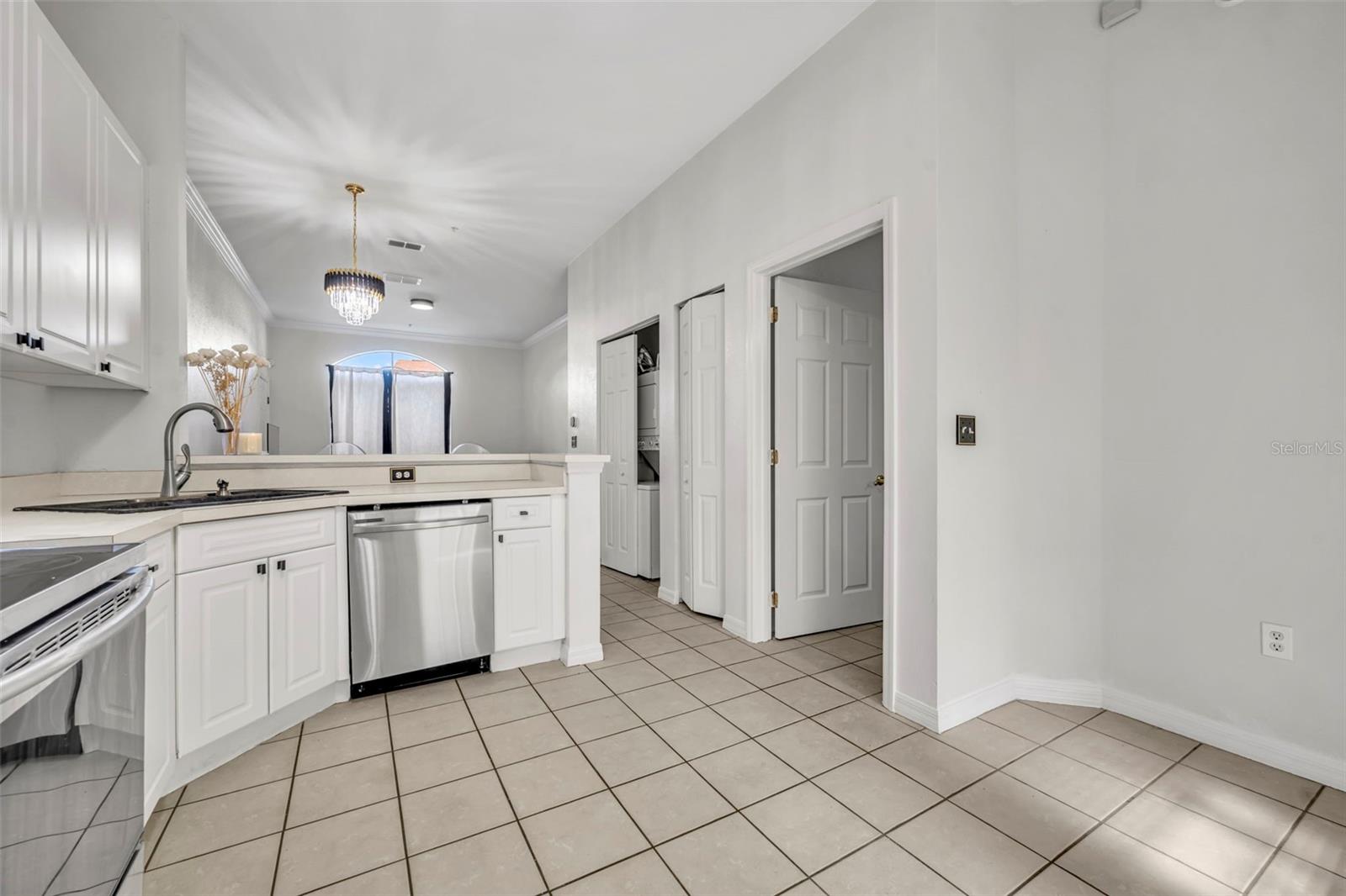 HUNTERS POINTE AT HUNTERS RESERVE A CONDO - Residential