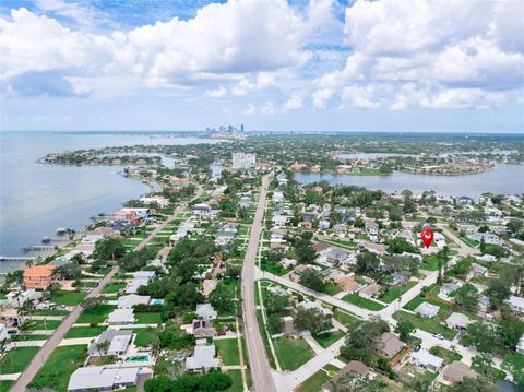 Photo of 1580 Arizona Ave NE, St Petersburg, FL 33703 (MLS # TB8397974) Photo of 1580 Arizona Ave NE, St Petersburg, FL 33703 (MLS # TB8397974)