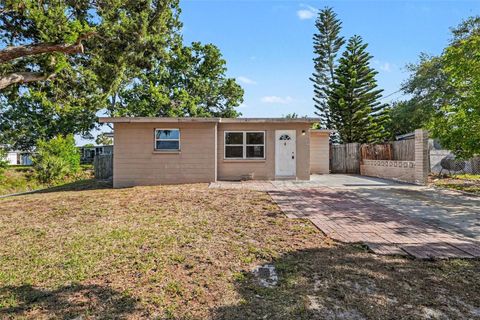 Photo of 10118 114th Terrace, Largo, FL 33773 (MLS # O6404863)