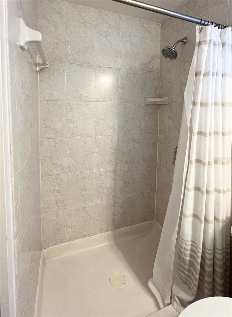 OAKWOOD MANOR - Residential