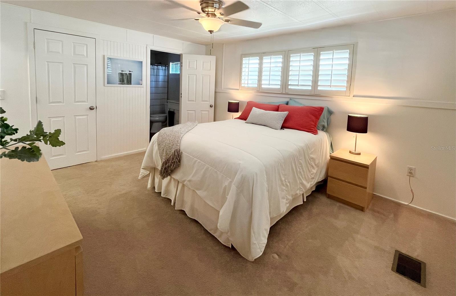 OAKWOOD MANOR - Residential