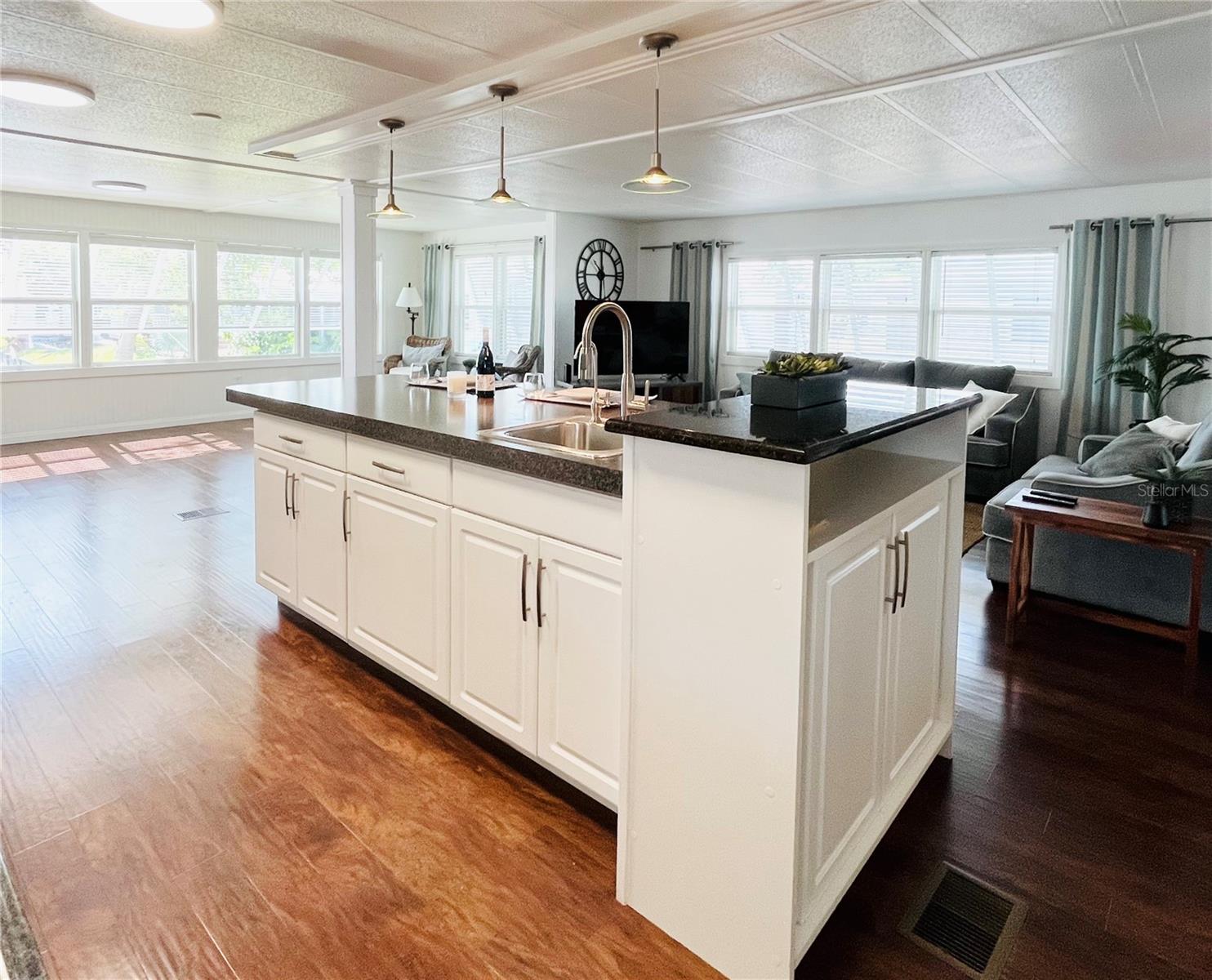 OAKWOOD MANOR - Residential