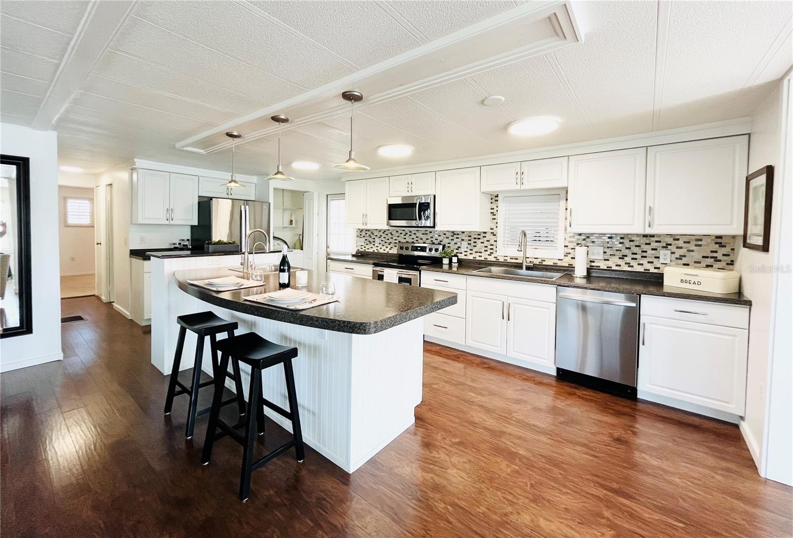 OAKWOOD MANOR - Residential