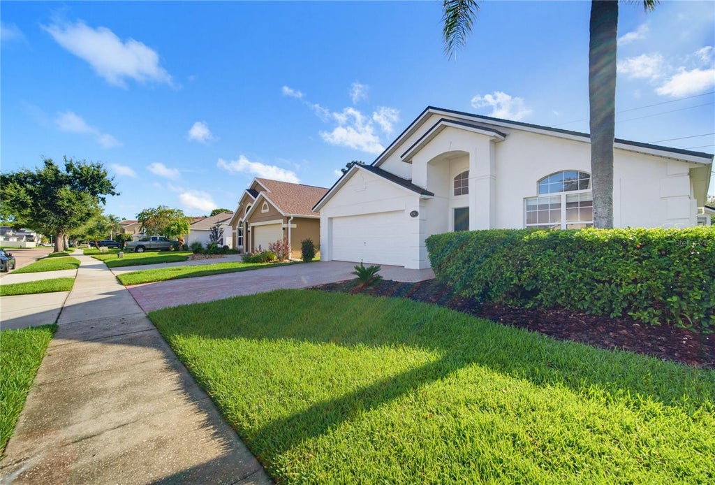 Photo of 5251 Los Palma Vista Drive, Orlando, FL 32837 (MLS # G5117329)