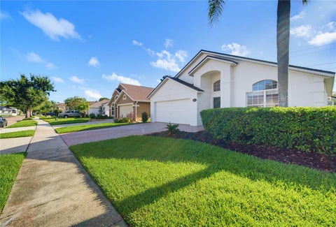 Photo of 5251 Los Palma Vista Drive, Orlando, FL 32837 (MLS # G5117329)