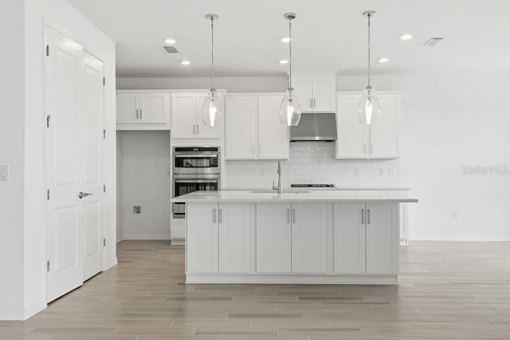 584 MOON SHELL CIRCLE