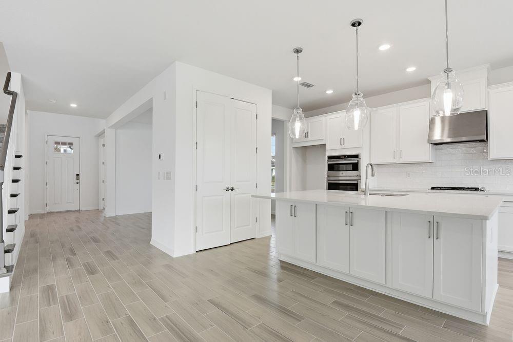 584 MOON SHELL CIRCLE