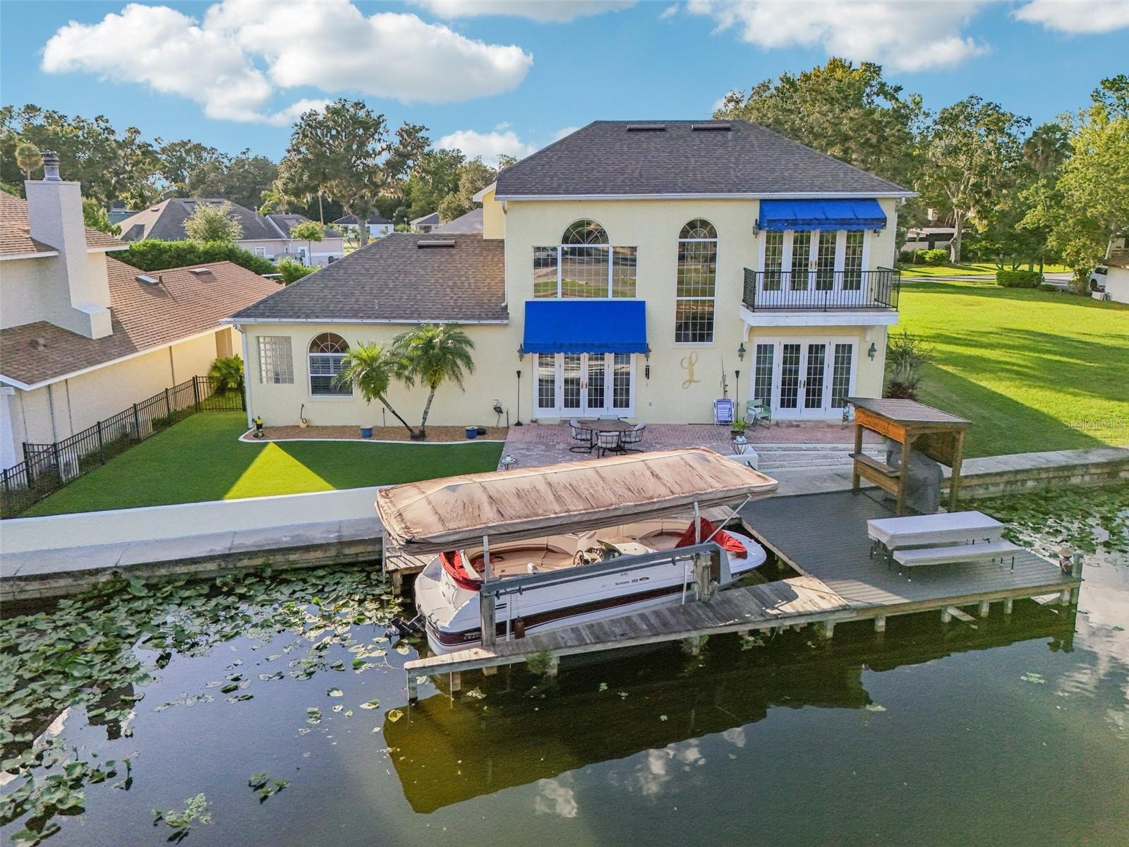 828 PALM HARBOR COURT