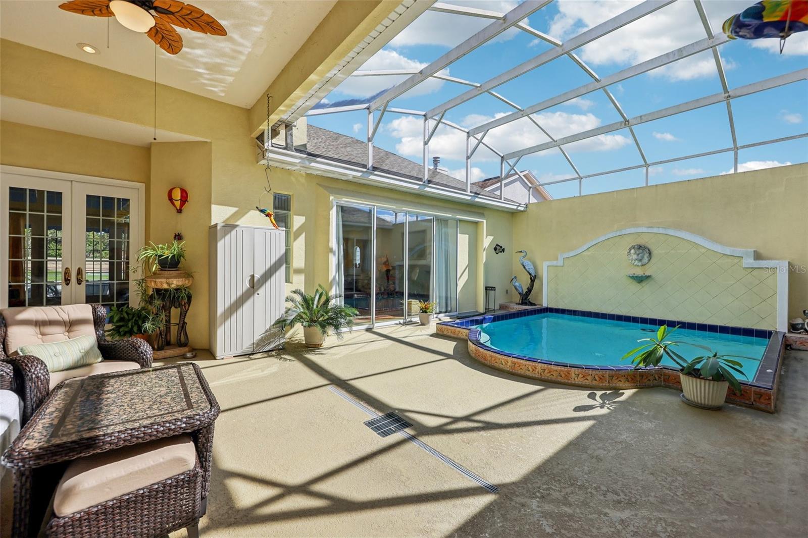 828 PALM HARBOR COURT