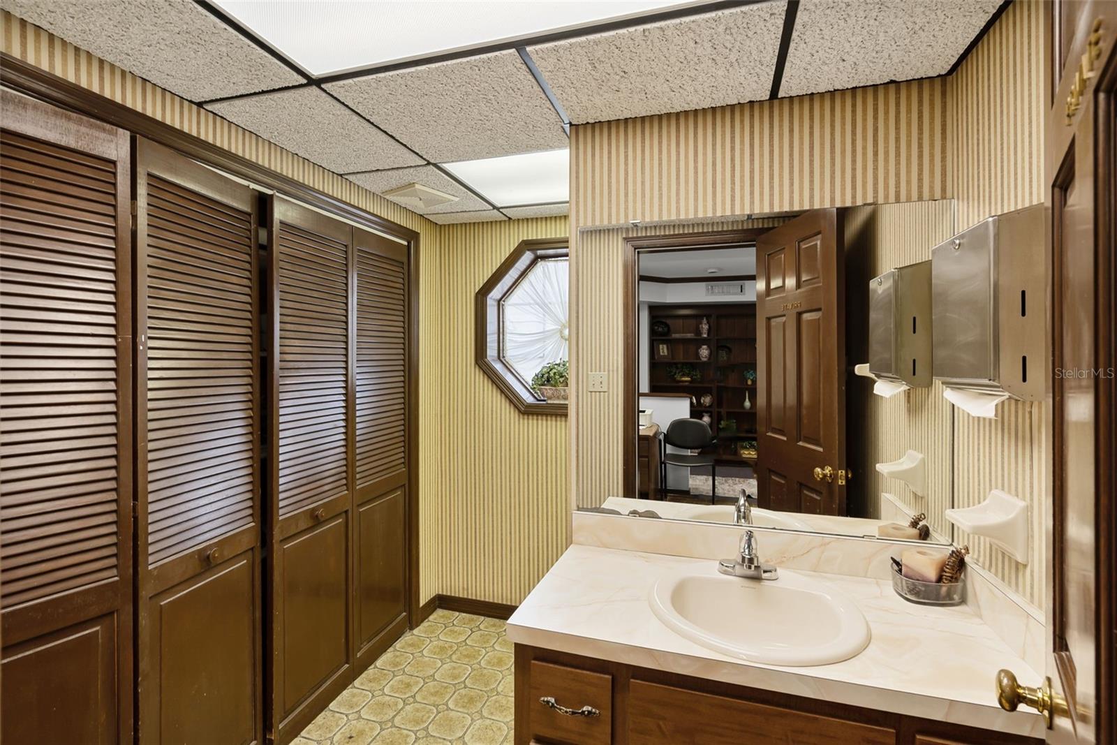 TAVARES - Commercial Sale