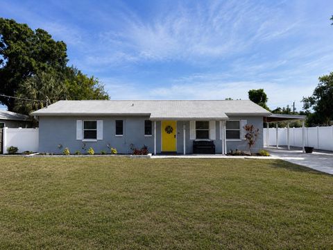Photo of 3913 W Leila Avenue, Tampa, FL 33616 (MLS # TB8507077)