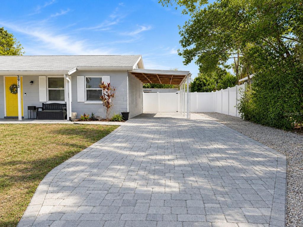 Photo of 3913 W Leila Avenue, Tampa, FL 33616 (MLS # TB8507077)