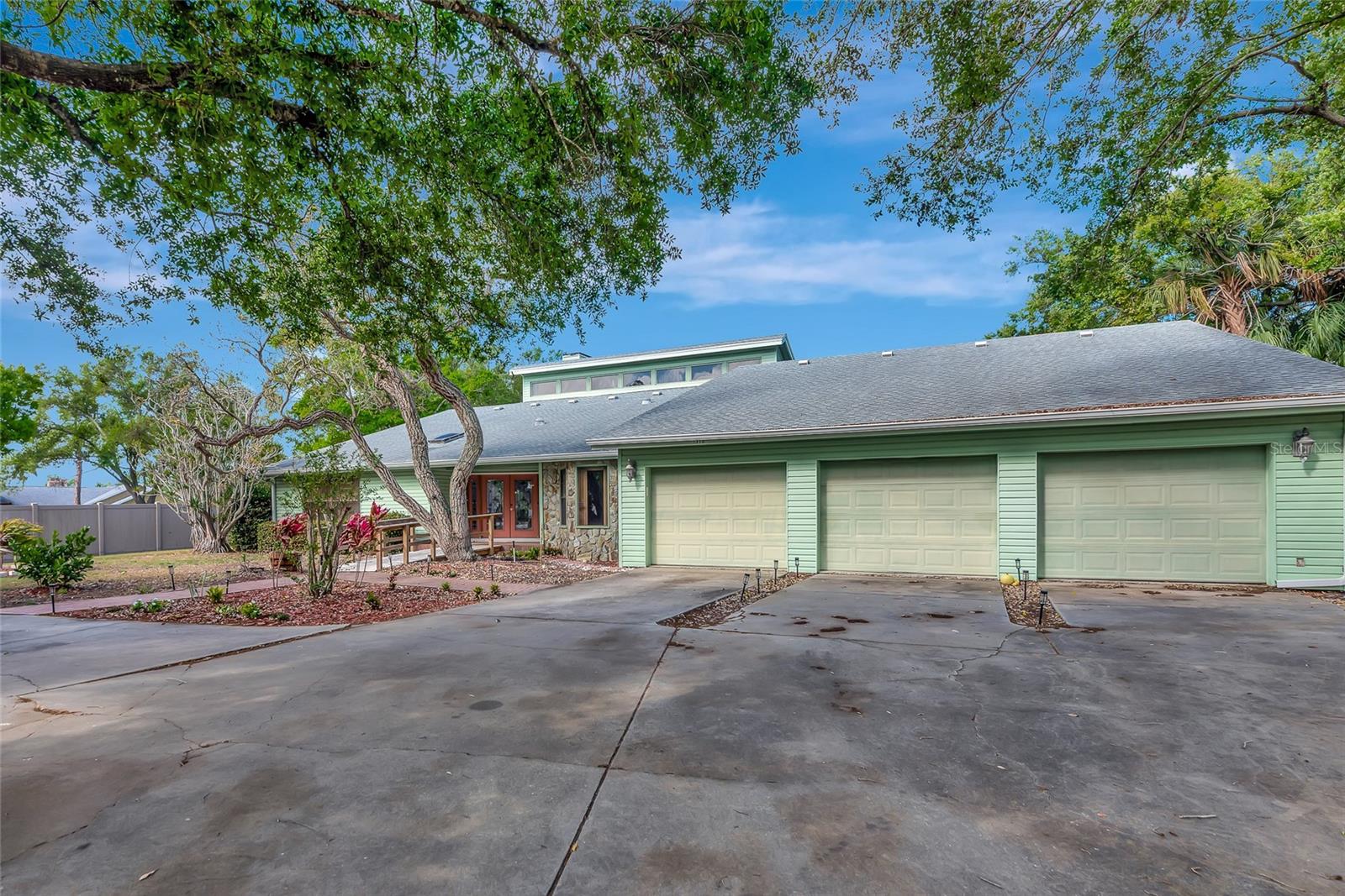 1316 RIVERVIEW CIRCLE