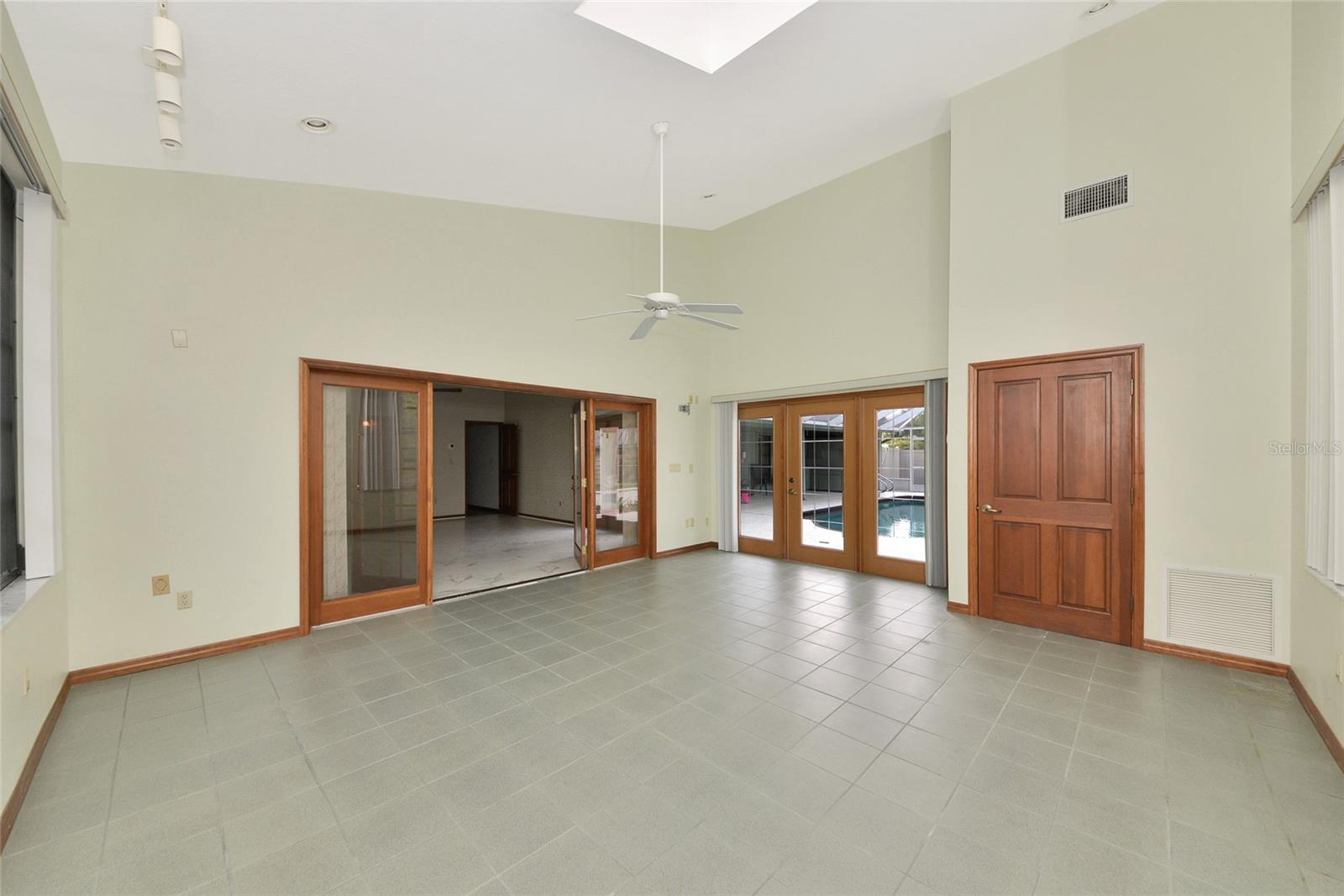 RIVERVIEW PINES - Residential