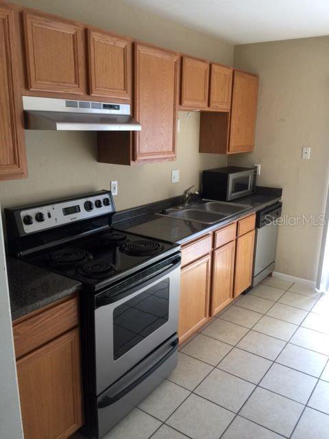 HAWTHORNE RESERVE - Residential Lease