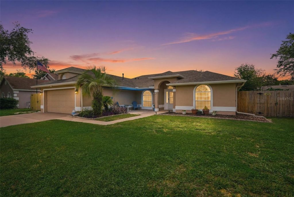 Photo of 923 Hatteras Avenue, Minneola, FL 34715 (MLS # G5113436)