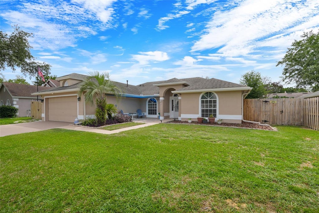 Photo of 923 Hatteras Avenue, Minneola, FL 34715 (MLS # G5113436)