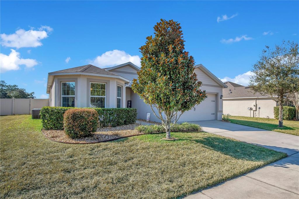 Photo of 332 Nowell Loop, Deland, FL 32724 (MLS # V4947525)